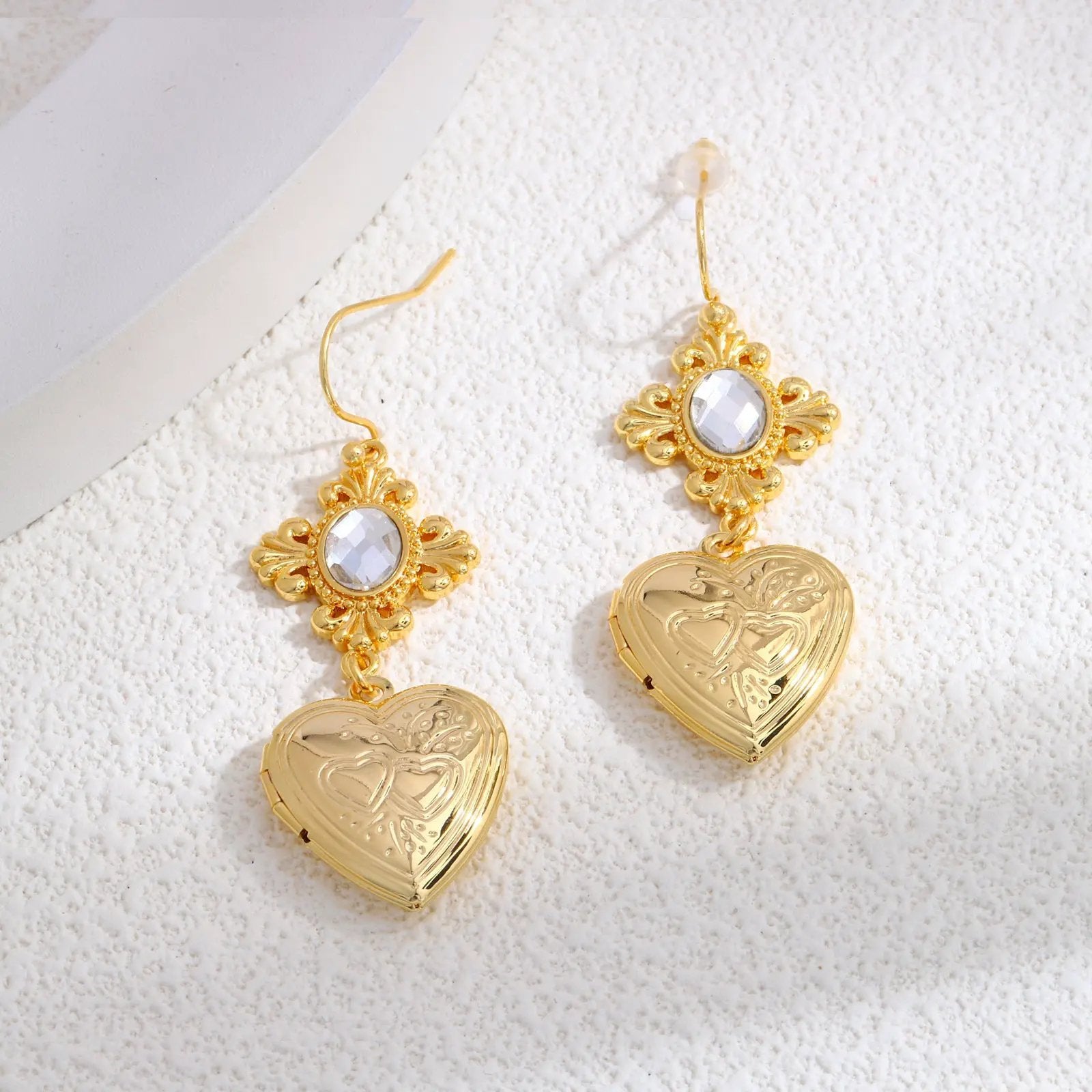 Palace retro temperament earrings, Spring and Autumn fashion peach heart earrings, high-end earrings, French earrings by Dropsure