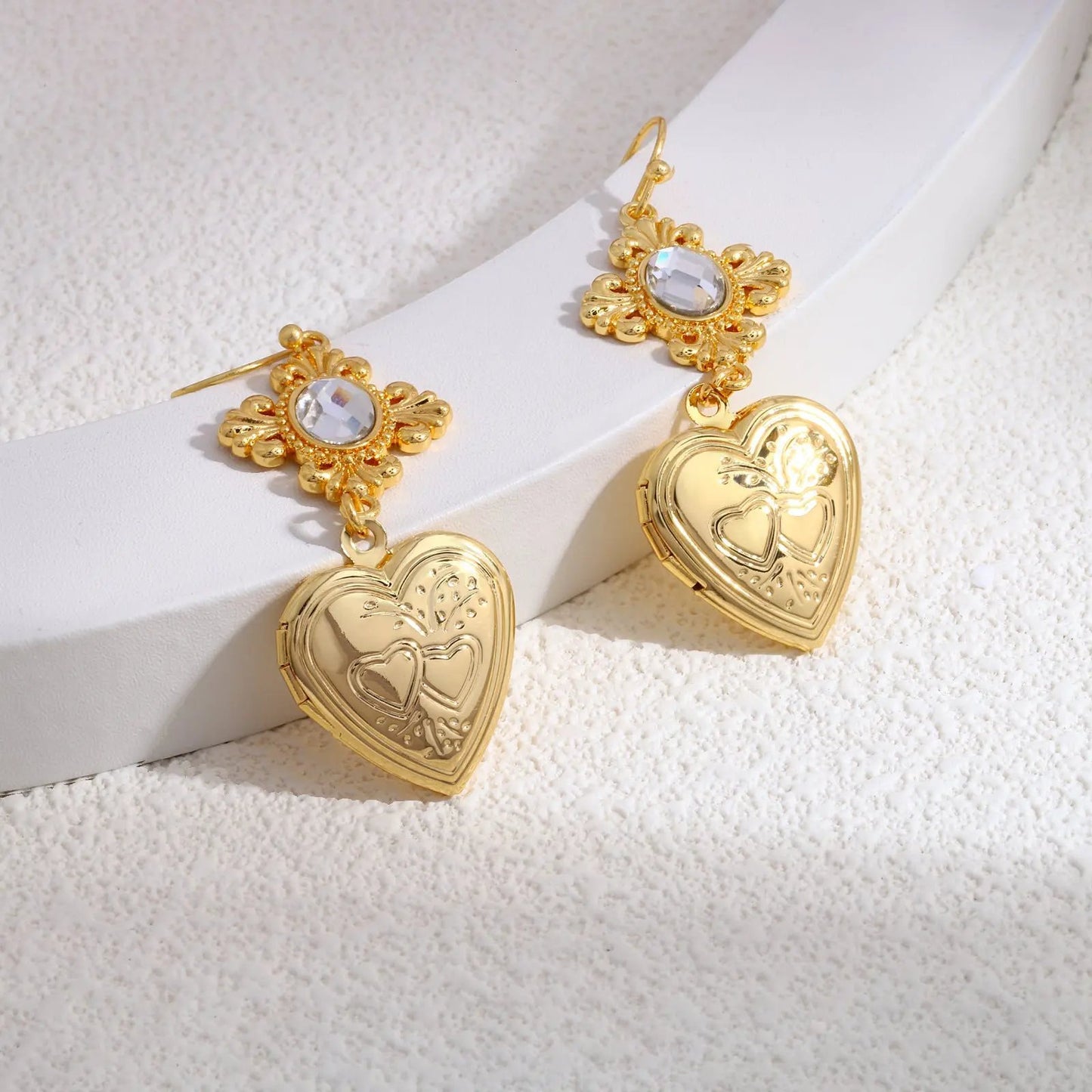 Palace retro temperament earrings, Spring and Autumn fashion peach heart earrings, high-end earrings, French earrings by Dropsure
