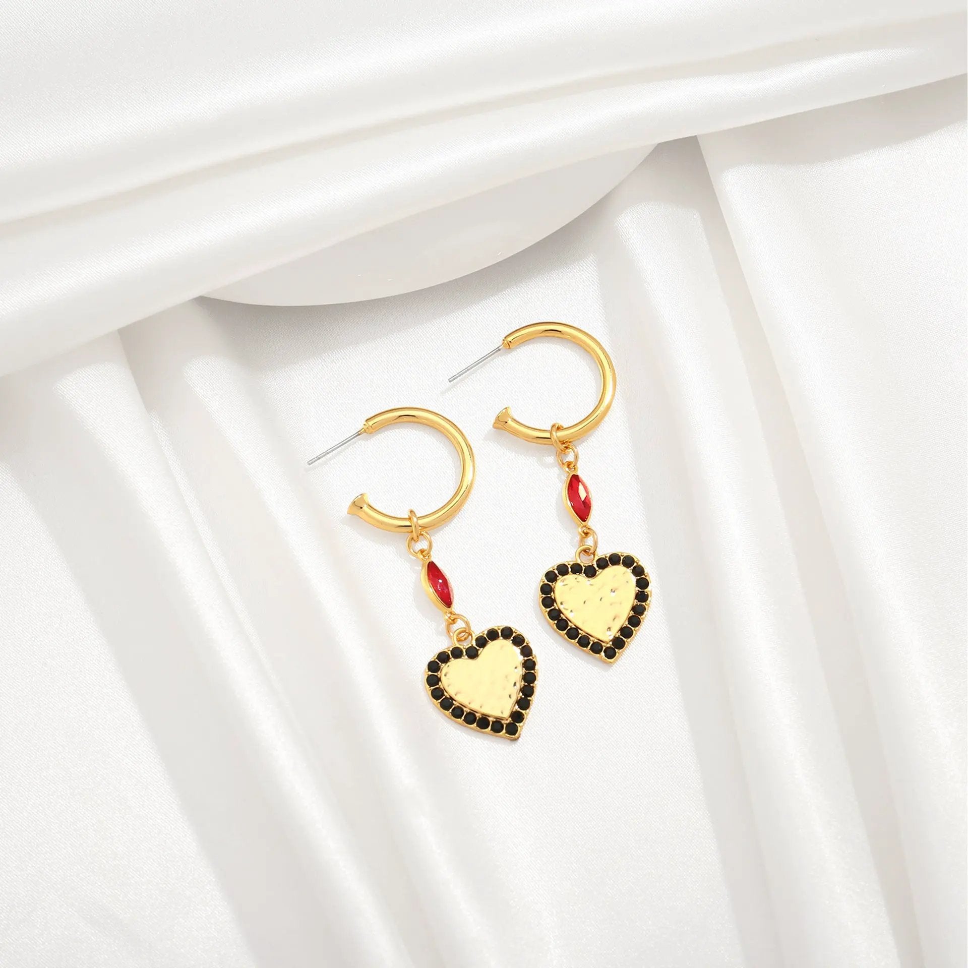 Retro black heart-shaped earrings, European and American minimalist red heart-shaped gold earrings, diamond studded high-end earrings by Dropsure
