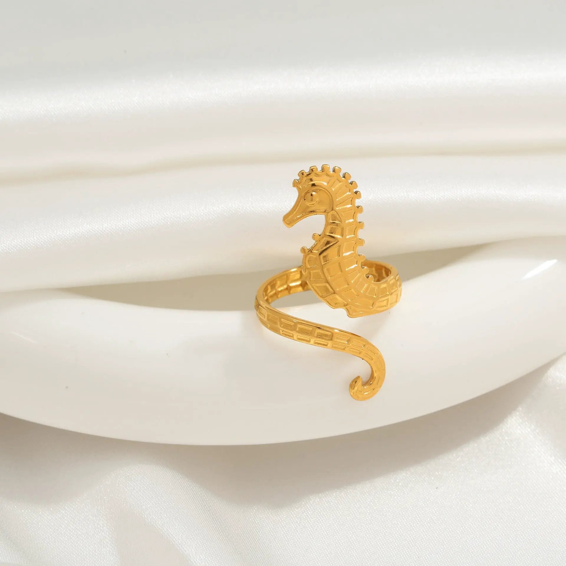 European and American InS-style jewelry rings and bracelets, 18K gold seahorse rings, simple, light luxury and high-end jewelry by Dropsure