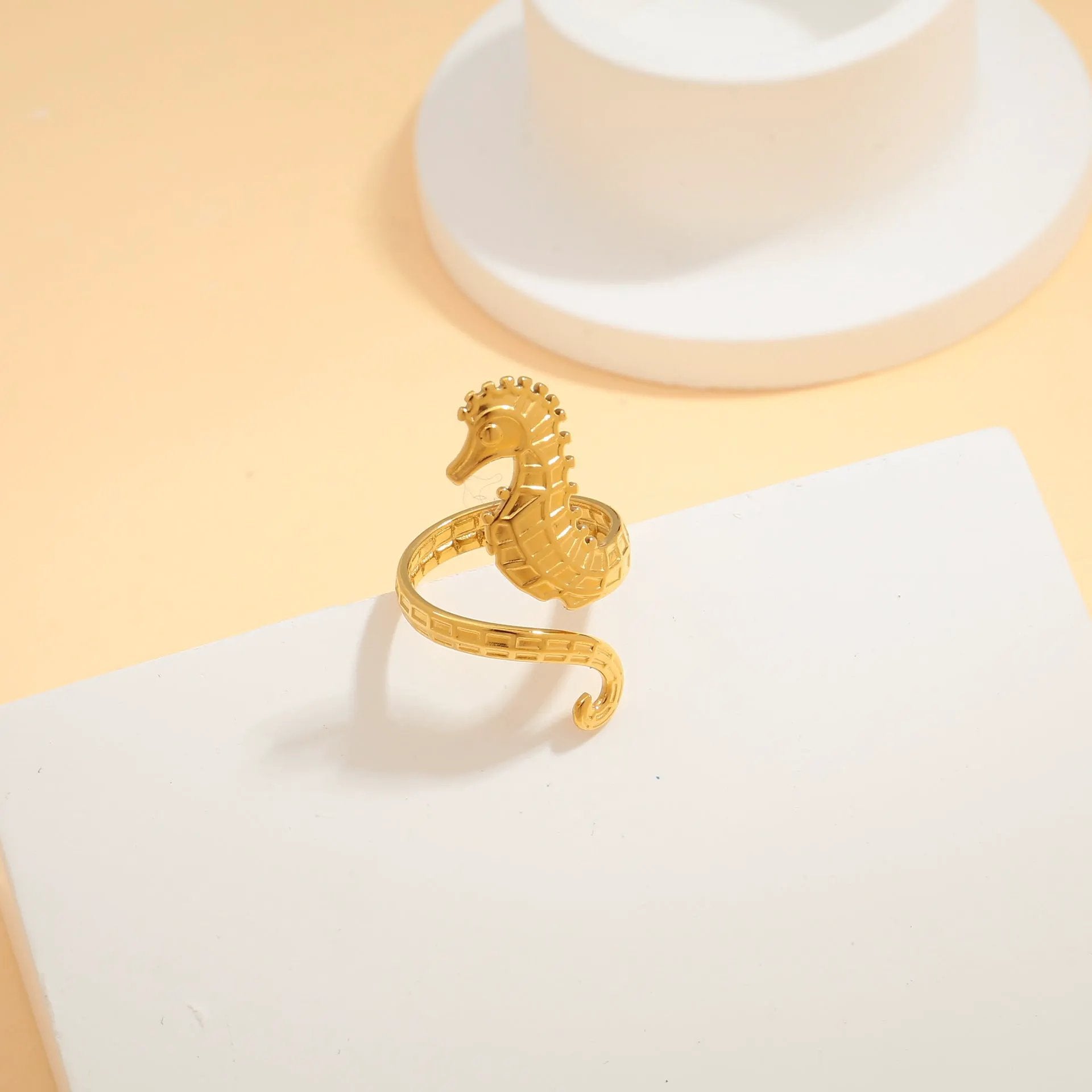 European and American InS-style jewelry rings and bracelets, 18K gold seahorse rings, simple, light luxury and high-end jewelry by Dropsure