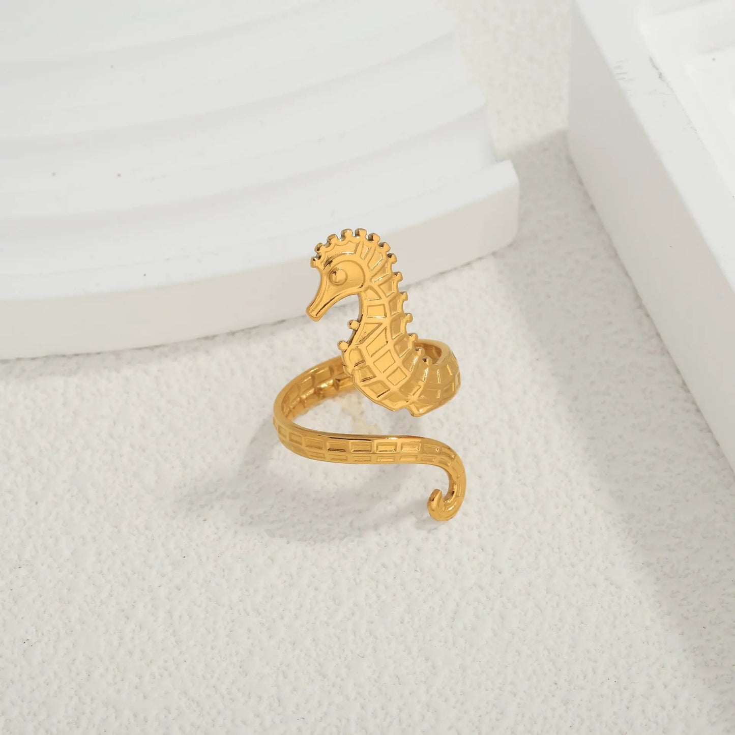 European and American InS-style jewelry rings and bracelets, 18K gold seahorse rings, simple, light luxury and high-end jewelry by Dropsure