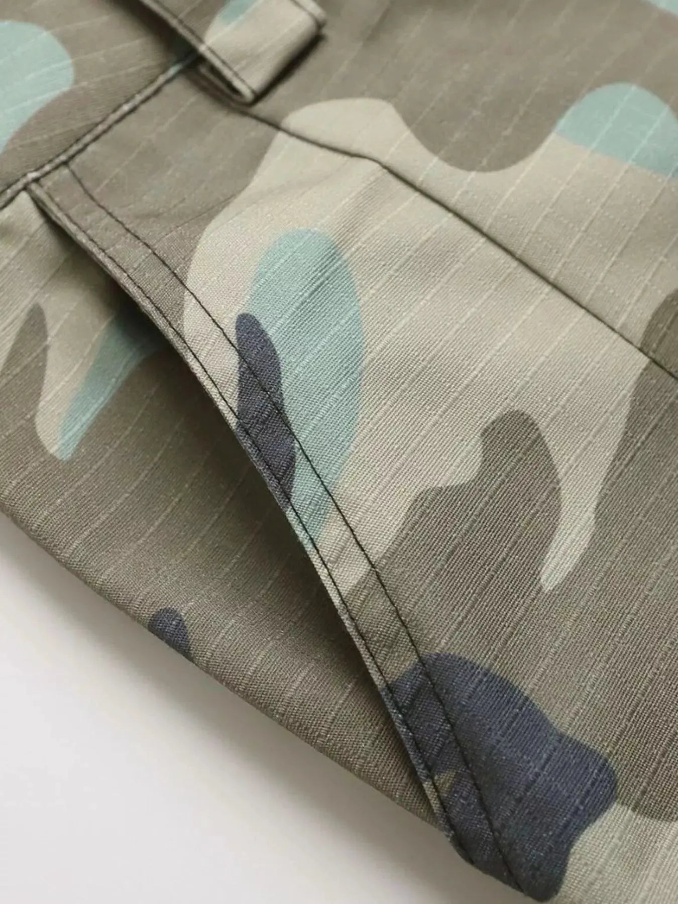 Men's Star Camouflage Cargo Capris by Trendsi